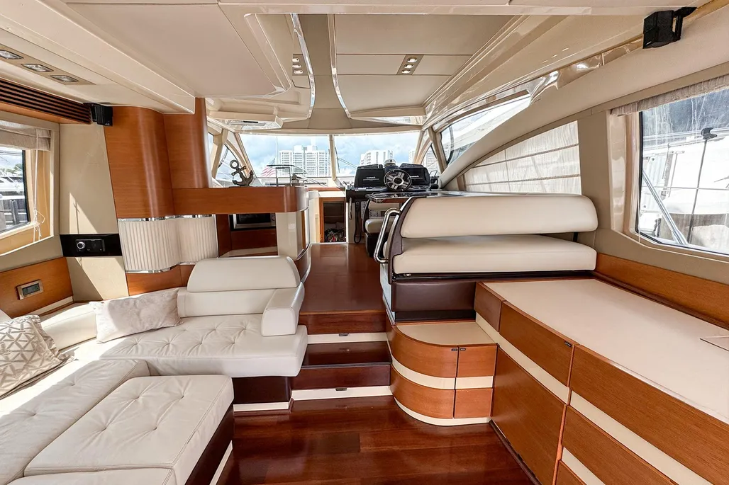 Yacht Photo 19